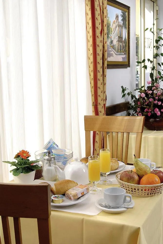 Albergo Savoia أوسبيداليتي 2*,